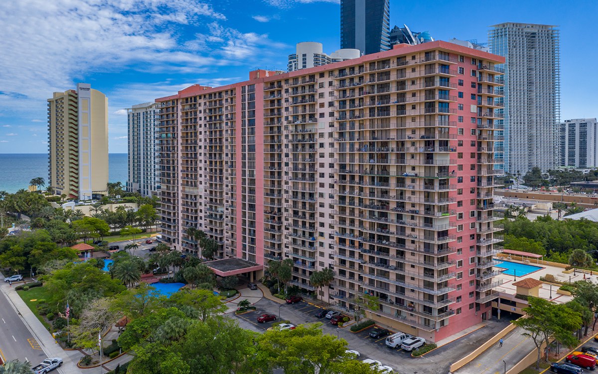 Winston Towers photo 2