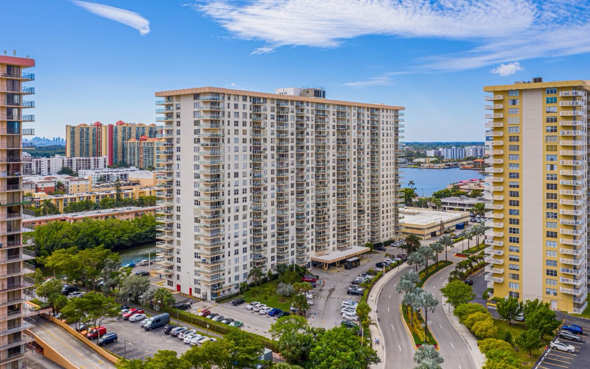 Winston Towers photo 5