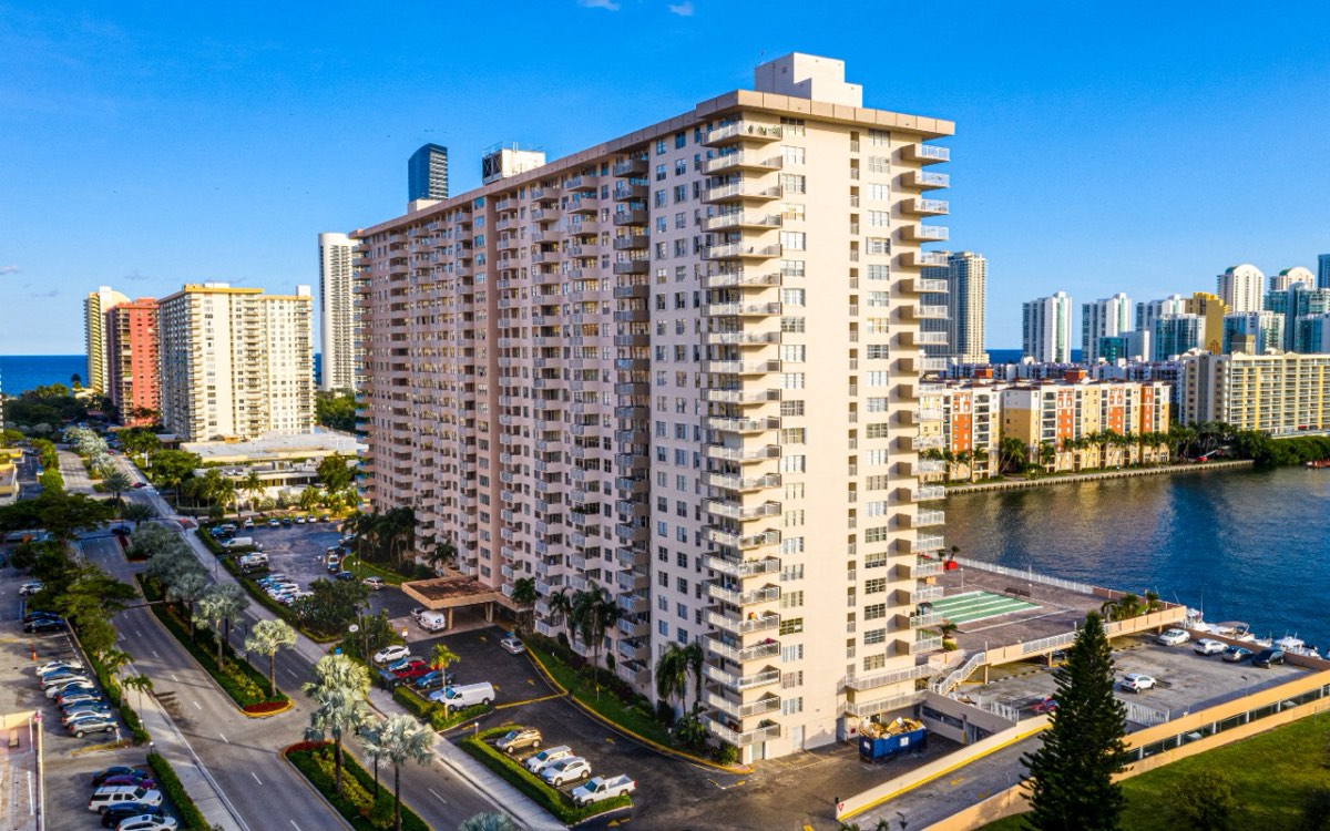 Winston Tower 100, foto 2
