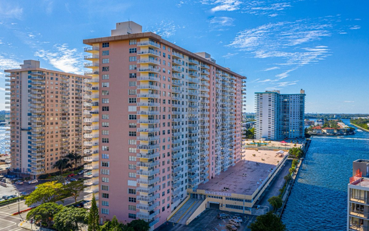 Winston Tower 200, foto 2
