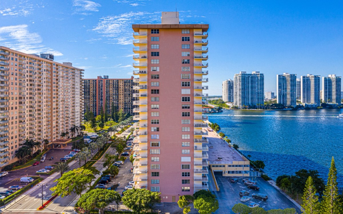 Winston Tower 200, foto 3