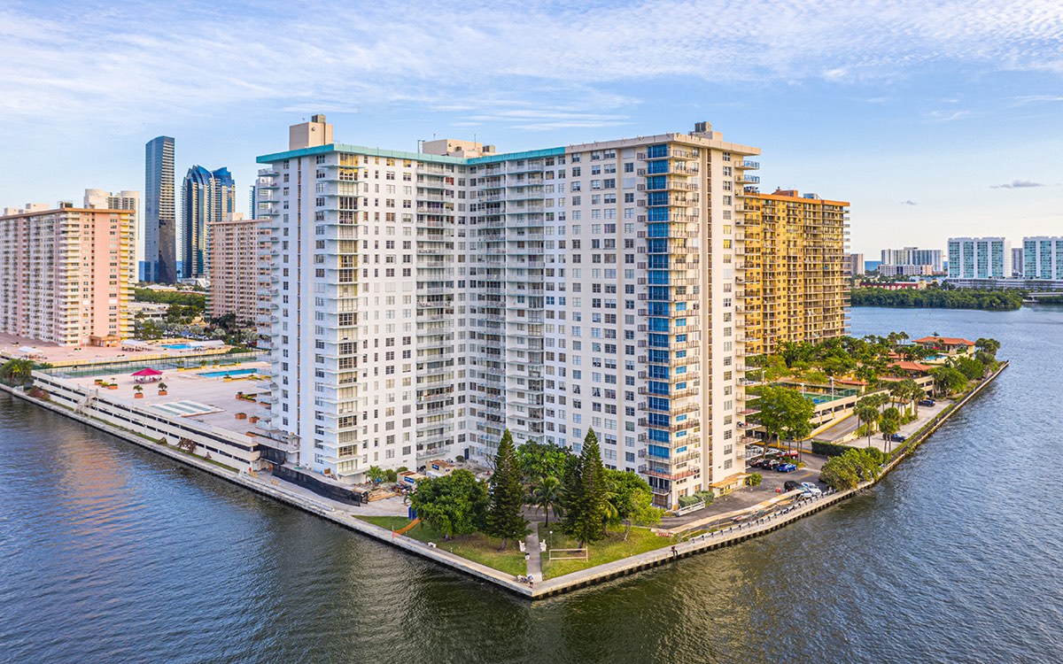 Winston Tower 500, foto 4