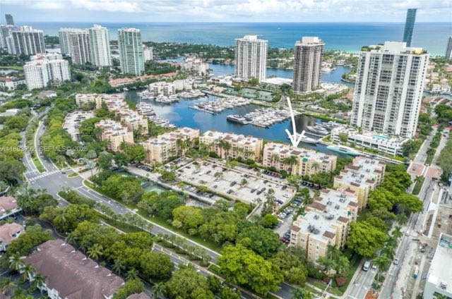 The Yacht Club at Aventura photo 2