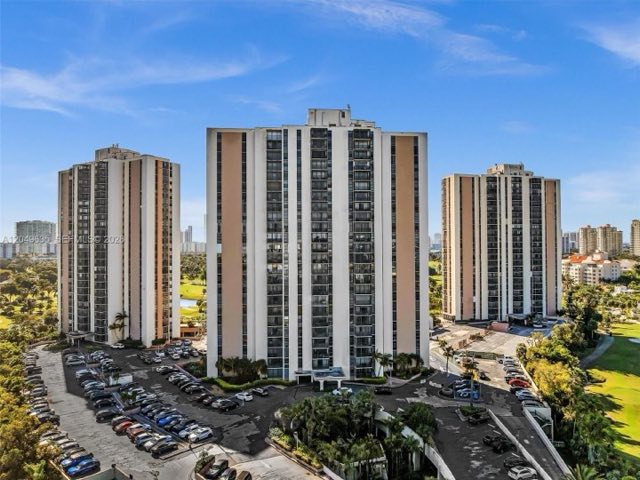 Coronado Towers photo 2