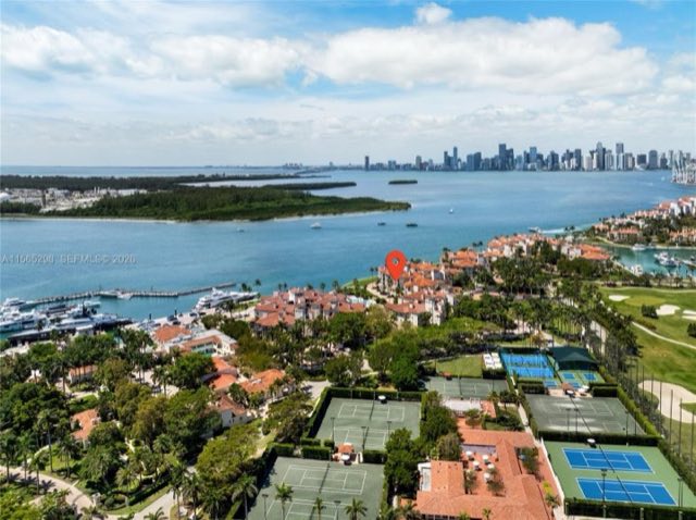 Bayside Village, Fisher Island