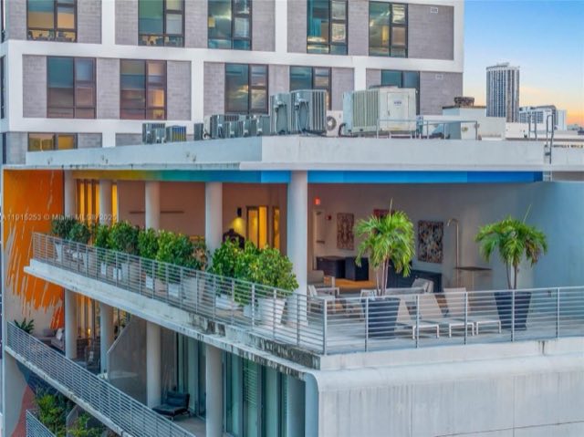250 Wynwood, Midtown