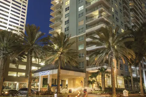 Yacht Club at Brickell Apartments, photo 2 of 12