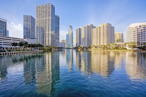 Yacht Club at Brickell Apartments, photo 3 of 12