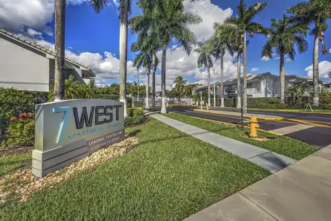 7 West, photo 2 of 12