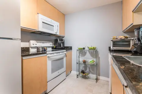 25 Biscayne Park, photo 4 of 8