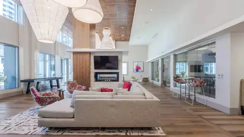 Miro Brickell, photo 2 of 9