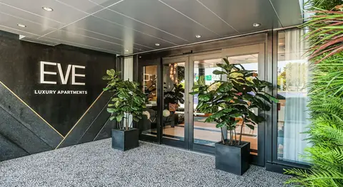 Eve at the District, photo 5 of 12