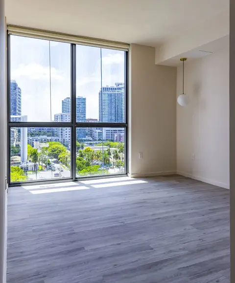 Metro Edgewater, photo 5 of 7
