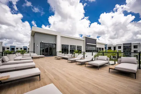 Manor Hialeah, photo 5 of 12