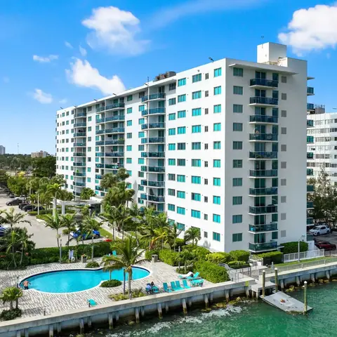 Wake Biscayne Bay, photo 1 of 12