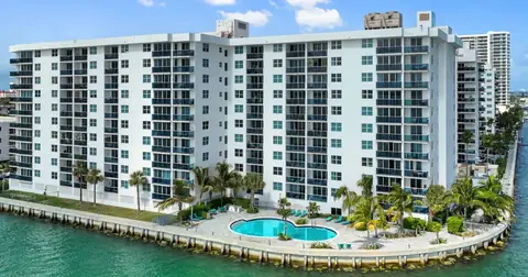 Wake Biscayne Bay, photo 3 of 12