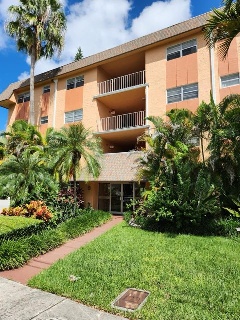 Dade Rivera Apartments