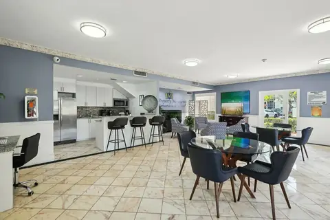 Fontainebleau Milton Apartments, photo 5 of 12
